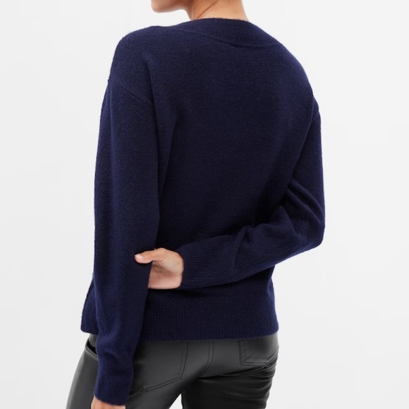 NWT GAP Relaxed Forever Cozy V-Neck Sweater Color: Navy Uniform - Picture 2 of 3